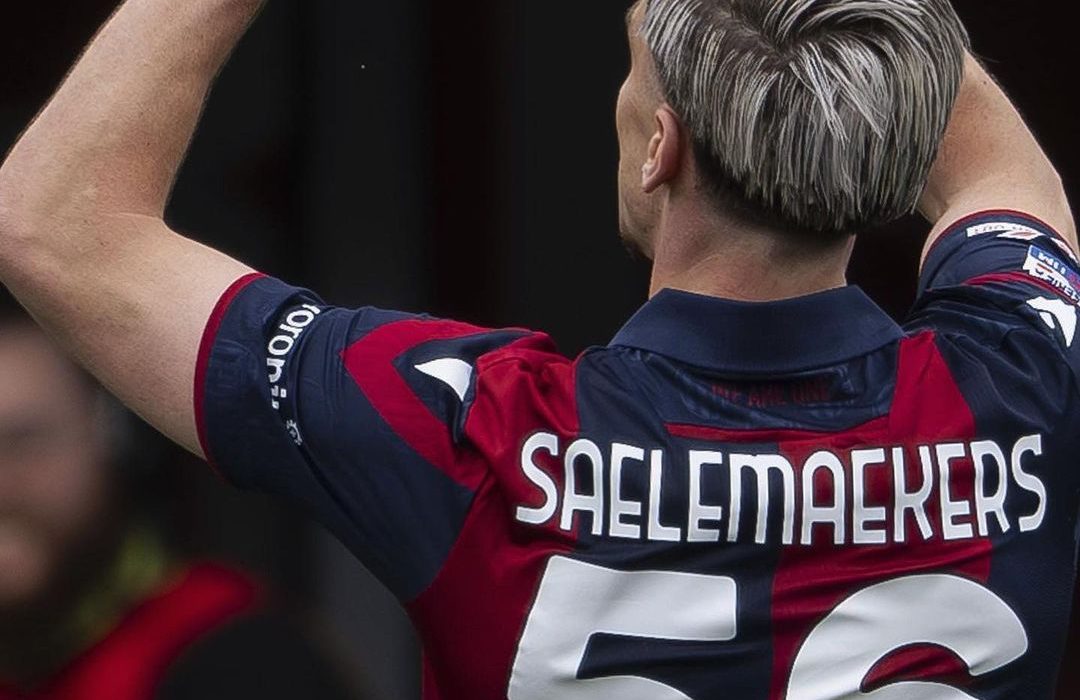 Saelemaekers con la maglia del Bologna, possibile acquisto del Leicester City.
