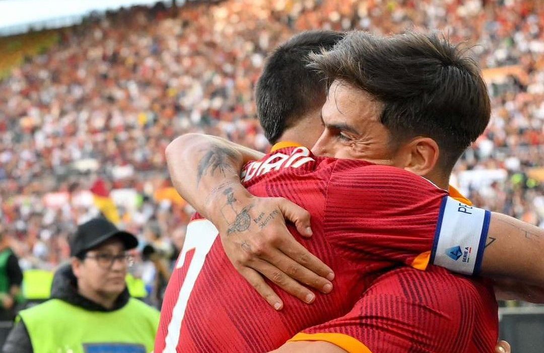 Paulo Dybala allo Stadio Olimpido con la maglia della Roma