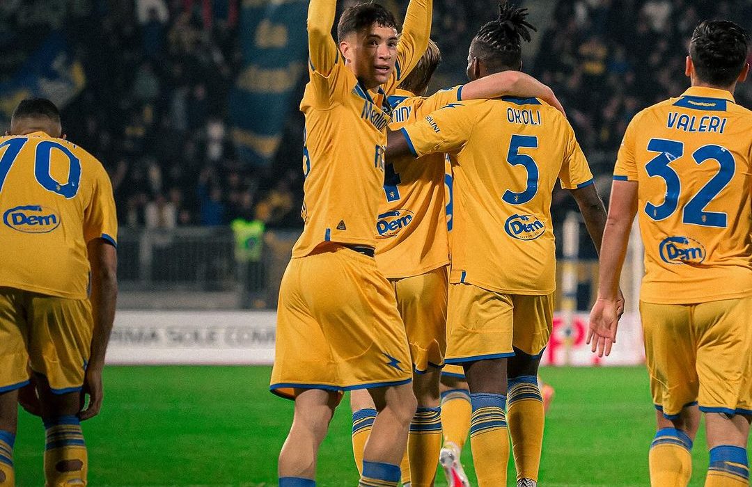 Matias Soulé in campo con la maglia del Frosinone